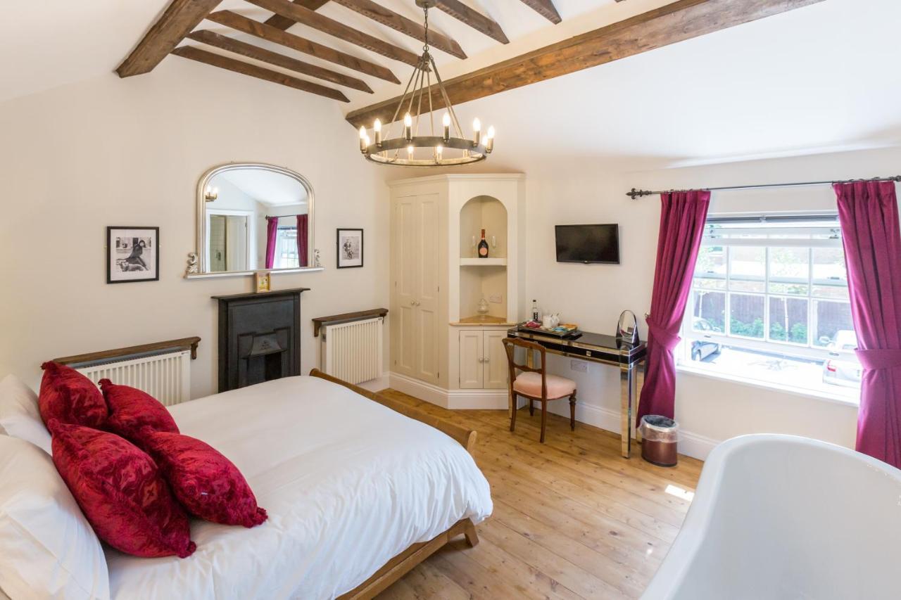 The Dog & Gun Inn Netheravon Екстер'єр фото