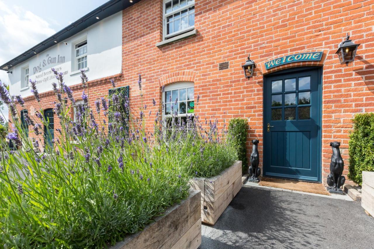 The Dog & Gun Inn Netheravon Екстер'єр фото