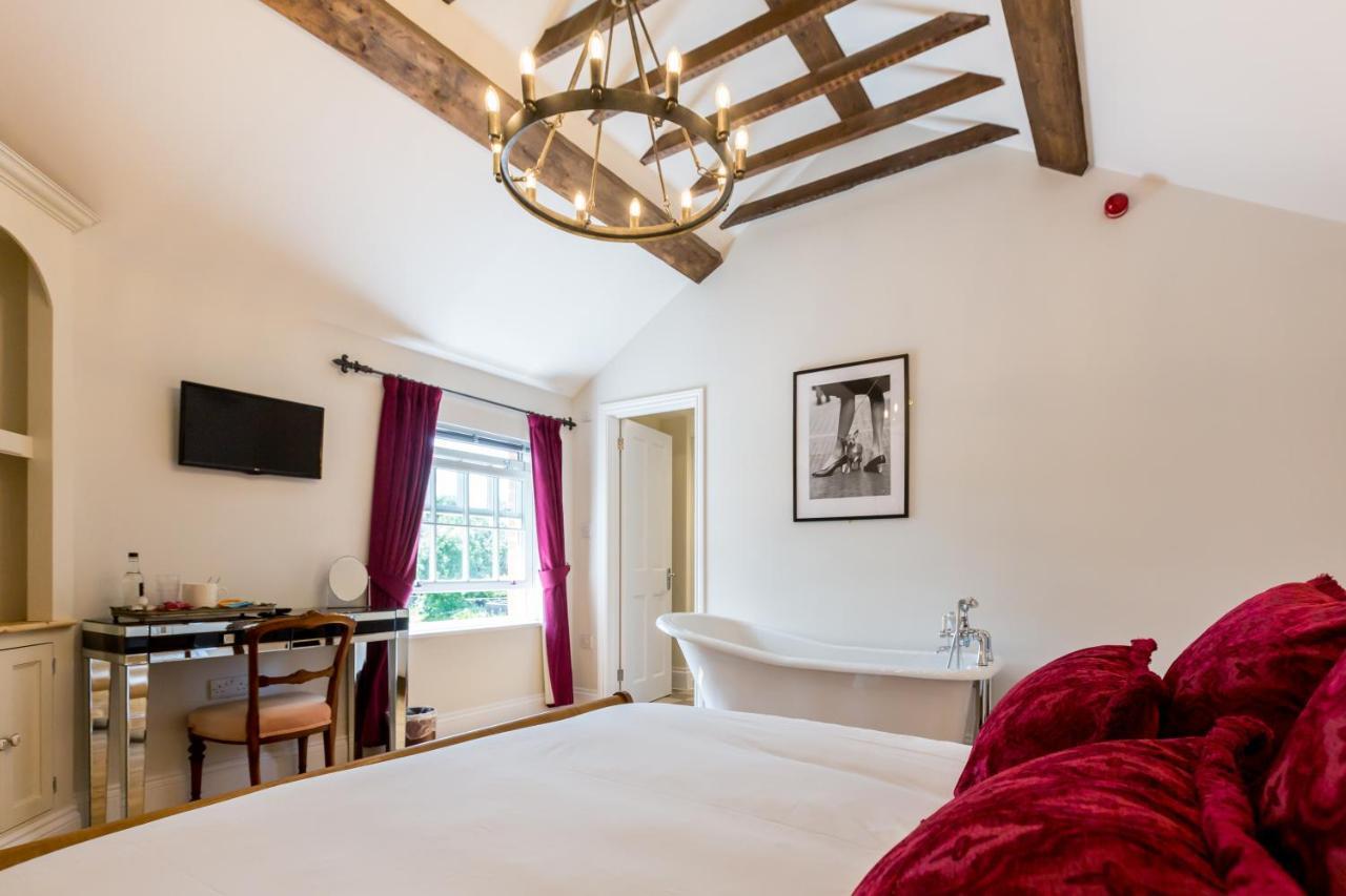 The Dog & Gun Inn Netheravon Екстер'єр фото