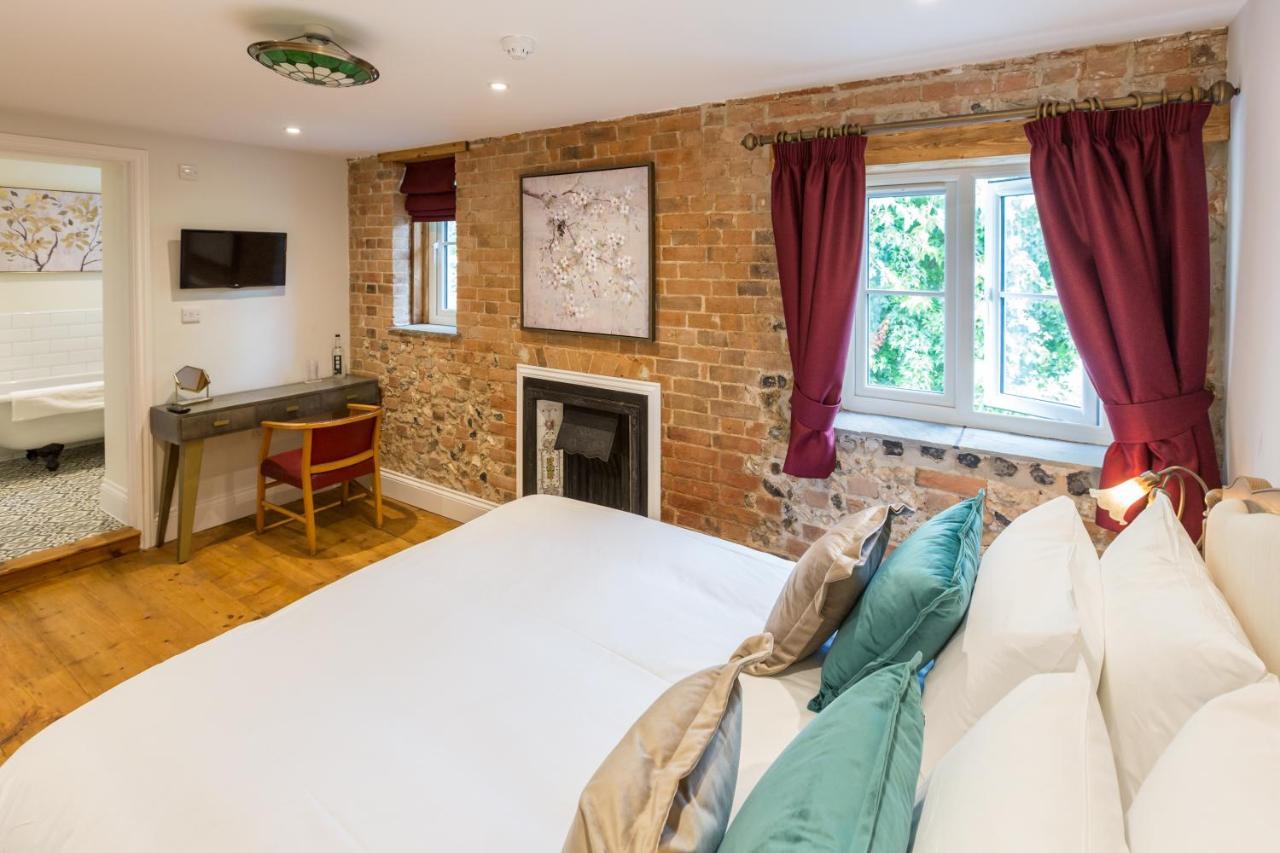 The Dog & Gun Inn Netheravon Екстер'єр фото