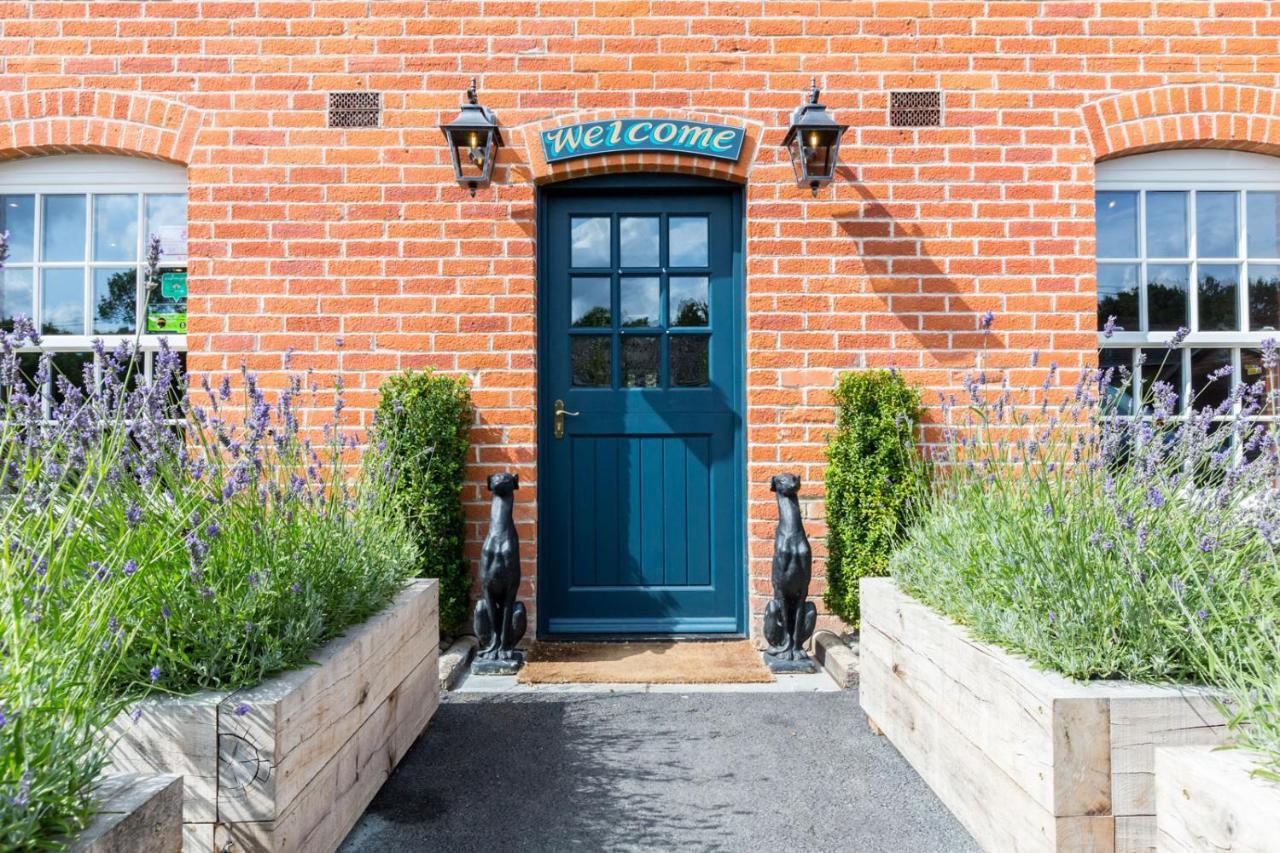 The Dog & Gun Inn Netheravon Екстер'єр фото