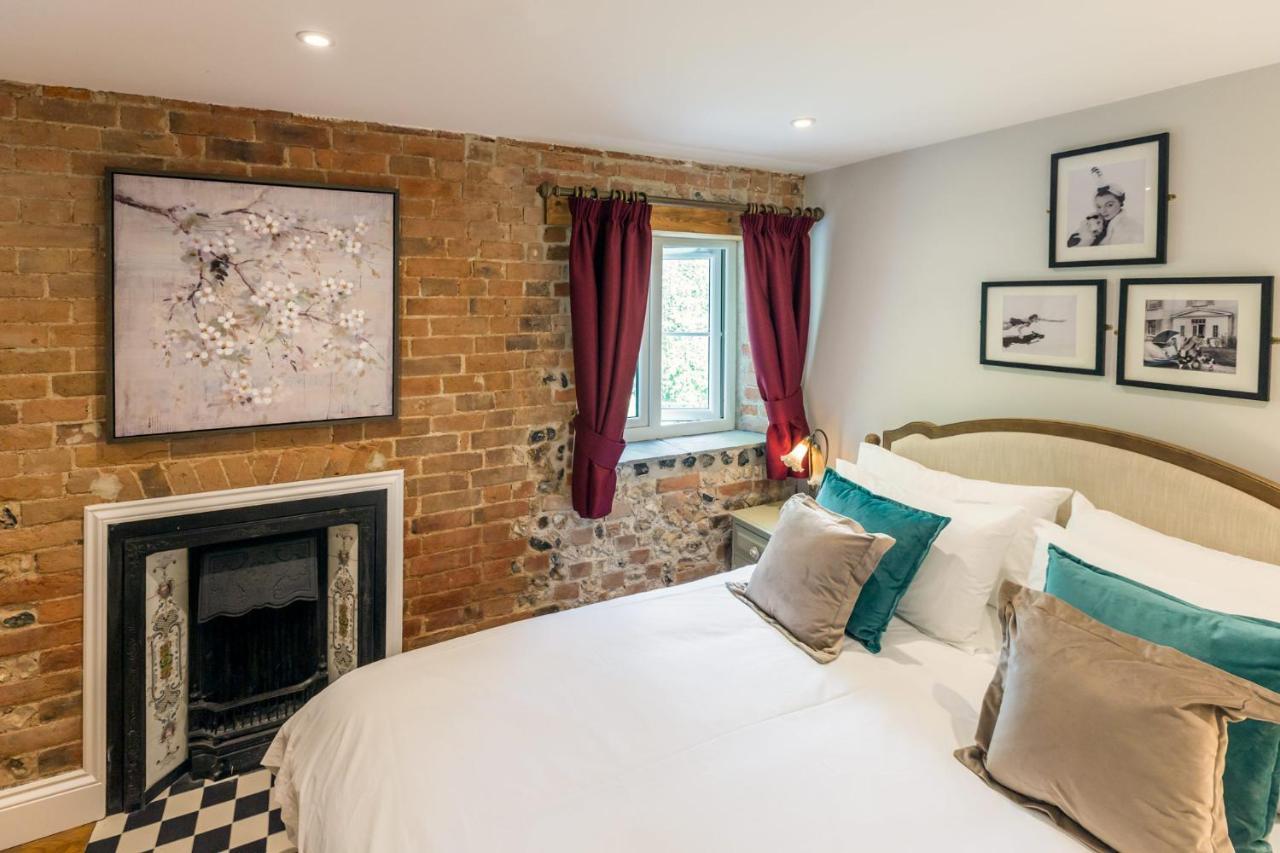 The Dog & Gun Inn Netheravon Номер фото