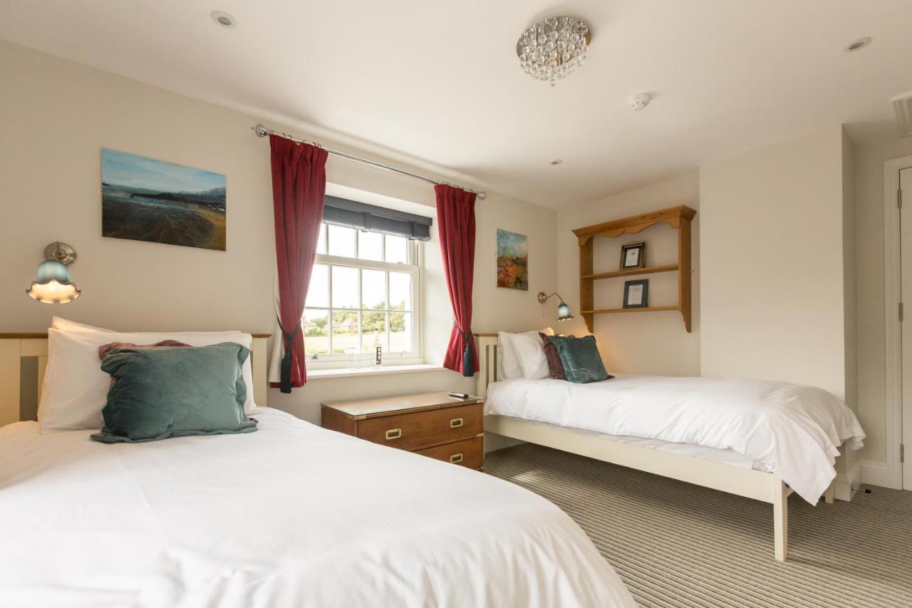 The Dog & Gun Inn Netheravon Екстер'єр фото