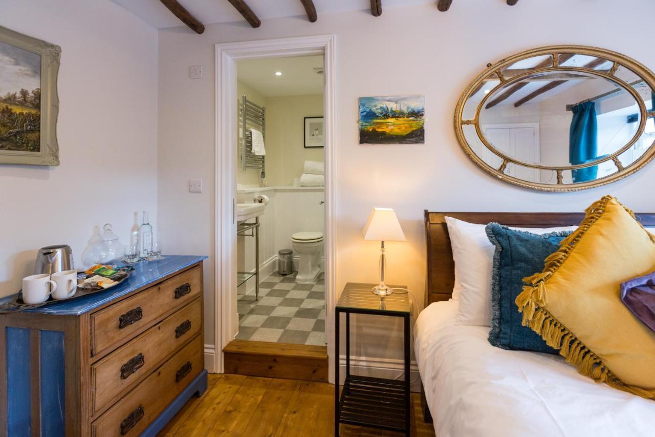 The Dog & Gun Inn Netheravon Екстер'єр фото