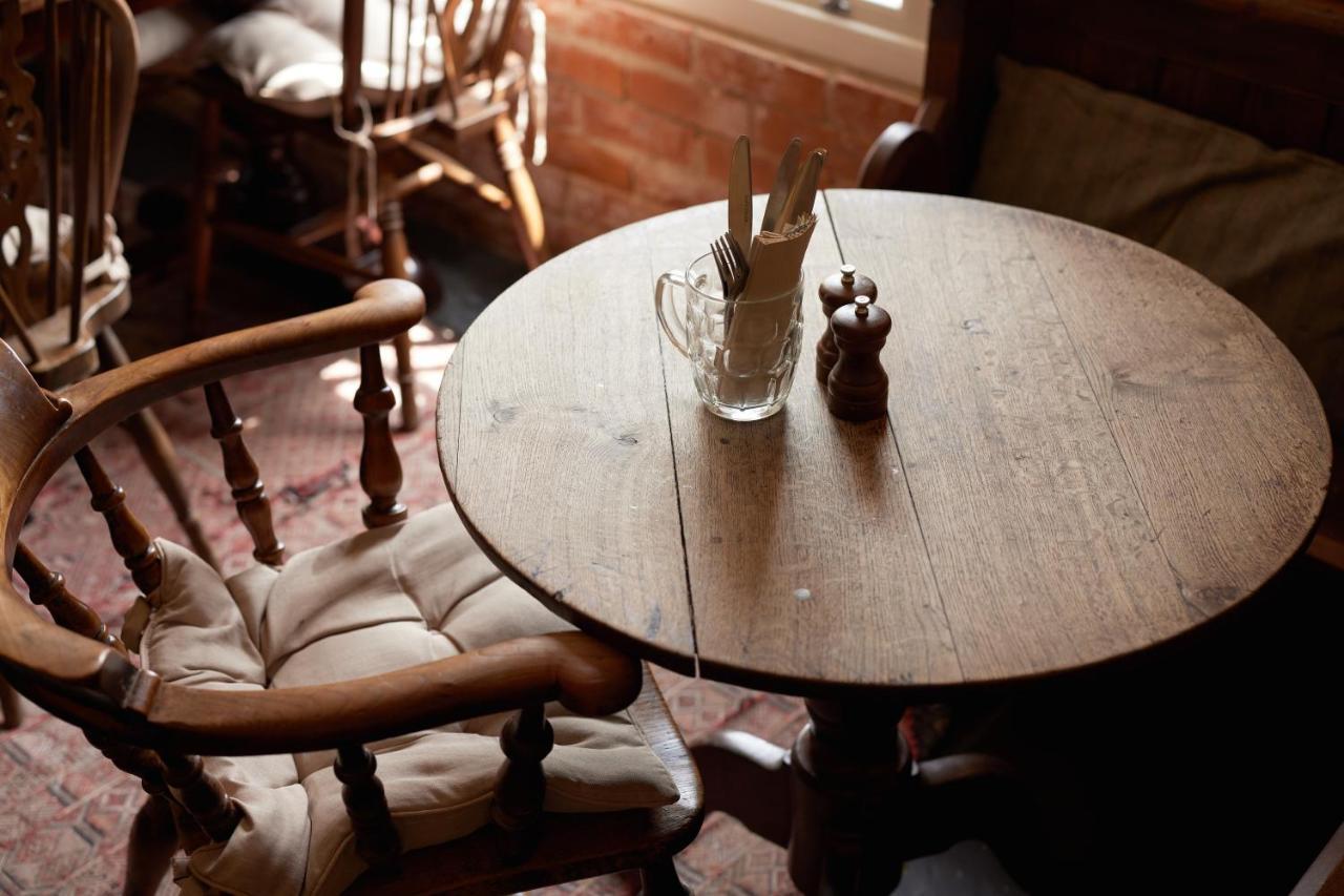 The Dog & Gun Inn Netheravon Екстер'єр фото