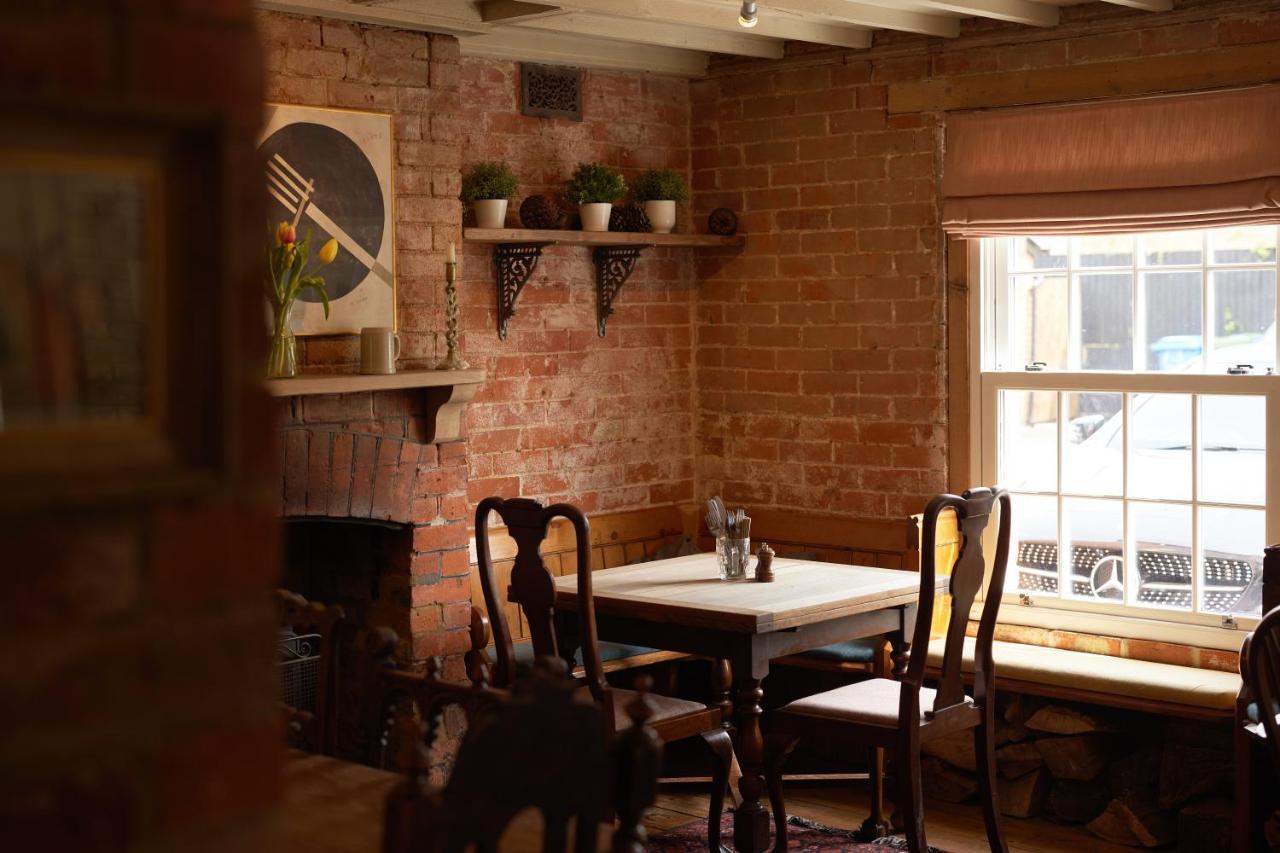 The Dog & Gun Inn Netheravon Екстер'єр фото