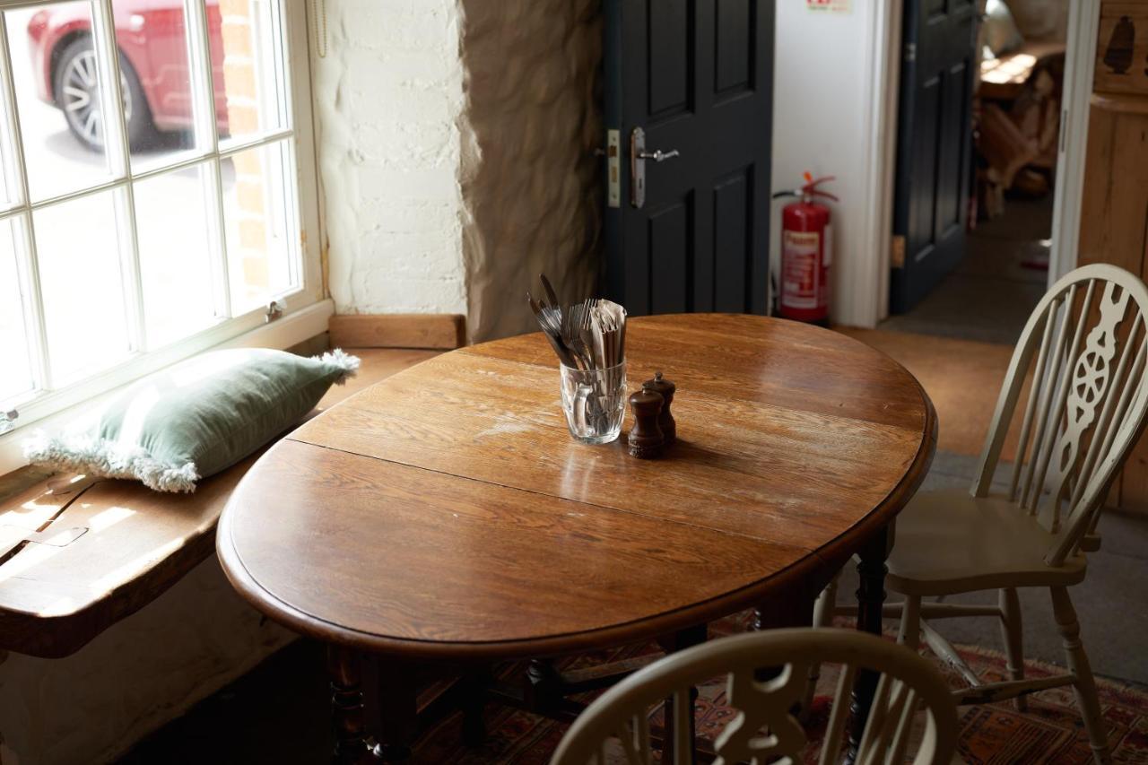 The Dog & Gun Inn Netheravon Екстер'єр фото