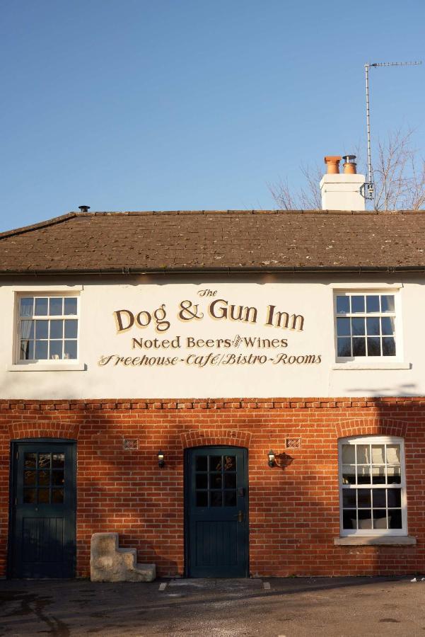 The Dog & Gun Inn Netheravon Екстер'єр фото