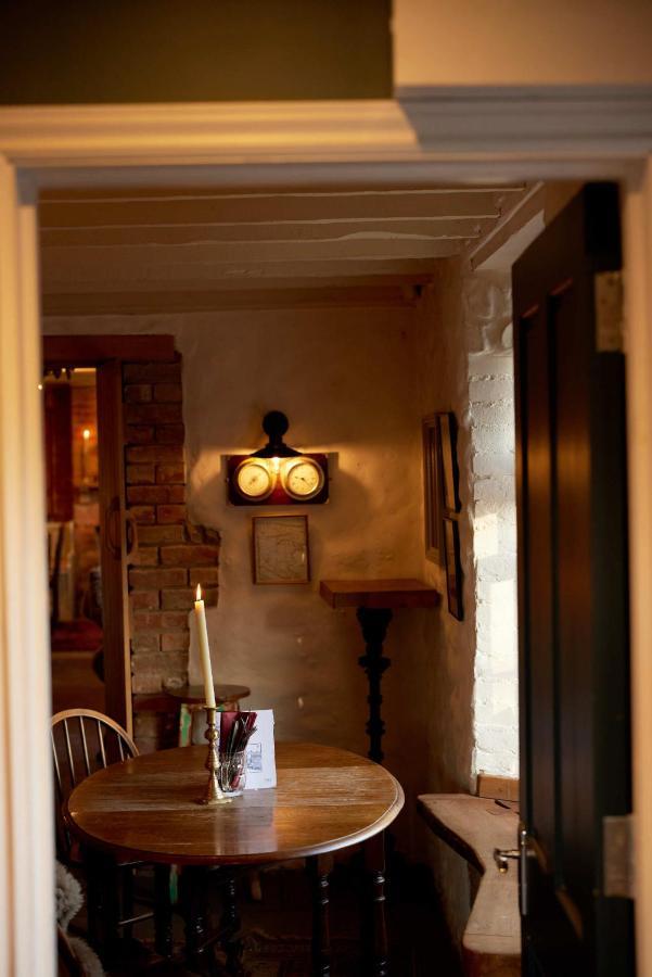 The Dog & Gun Inn Netheravon Екстер'єр фото