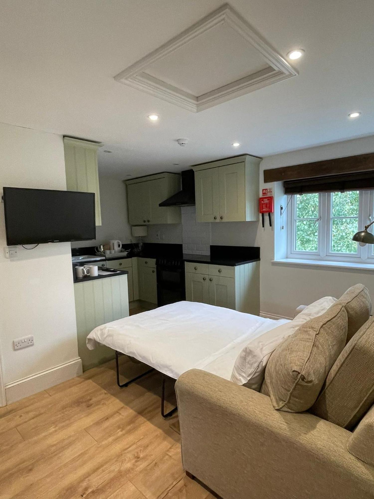 The Dog & Gun Inn Netheravon Номер фото